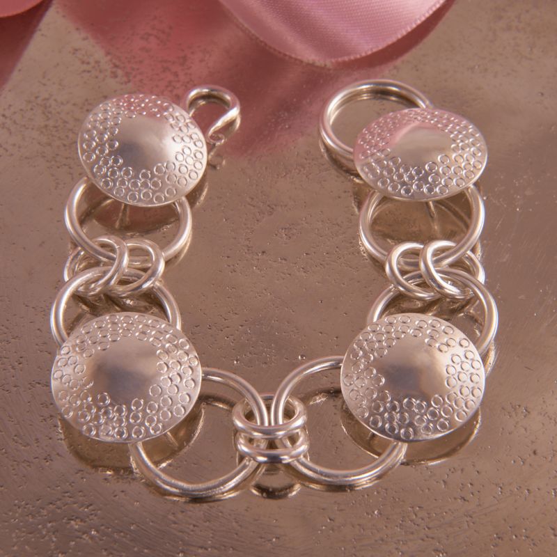 Silberarmband mit Ornamenten, Ronden und Ringelementen